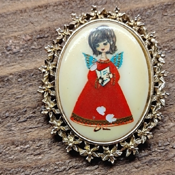 Vintage Angel‎ Brooch with Red Dress - Picture 1 of 1
